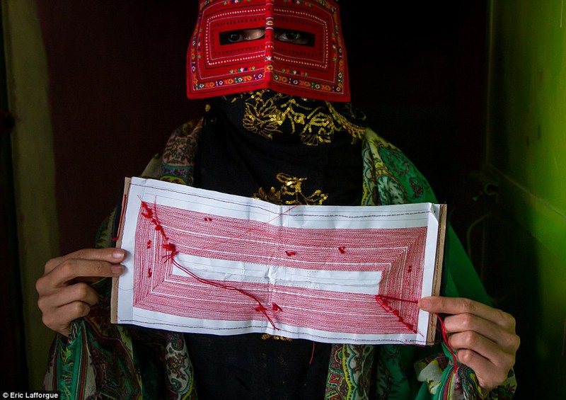 В присутствии незнакомцев иранские женщины никогда не снимают масок, даже в собственном доме  