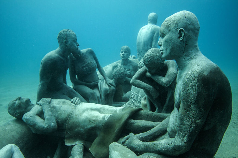 Невероятный подводный музей превратил океаническое дно в галерею искусств