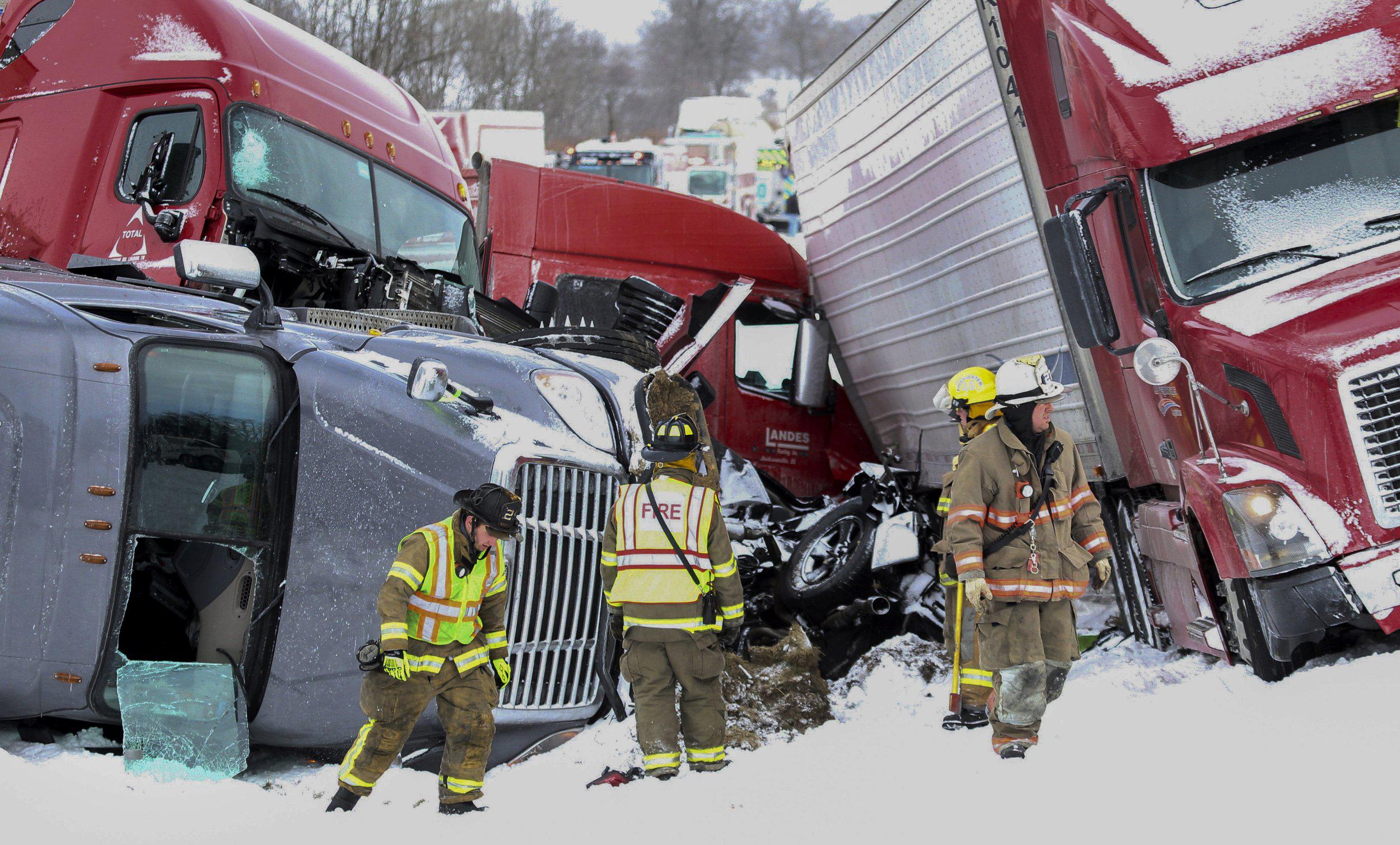 Аварий грузовых автомобилей. Аварии американских грузовиков.