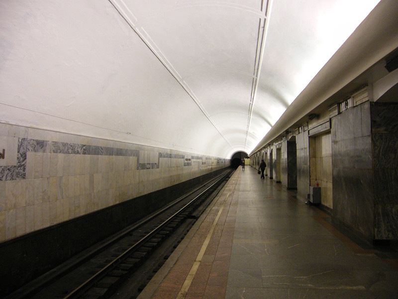Путешествие во времени сегодня? Да пожалуйста... Добро пожаловать на красную ветку метро в Москве