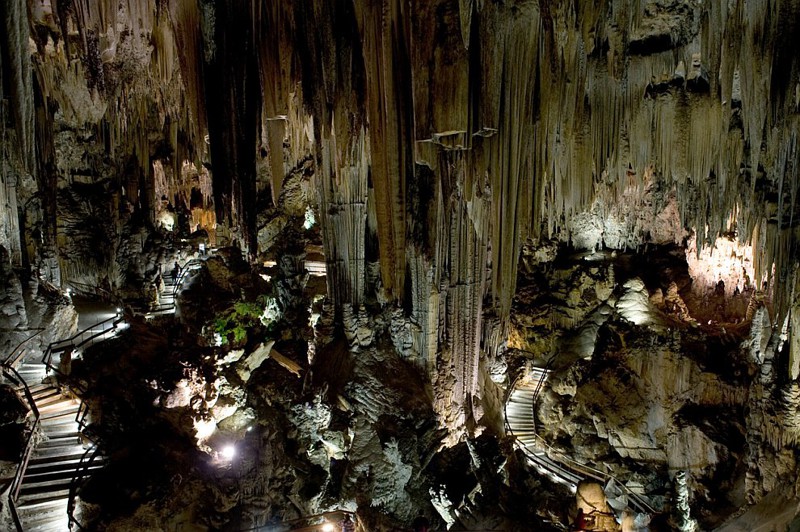 Пещера Нехра, Испания