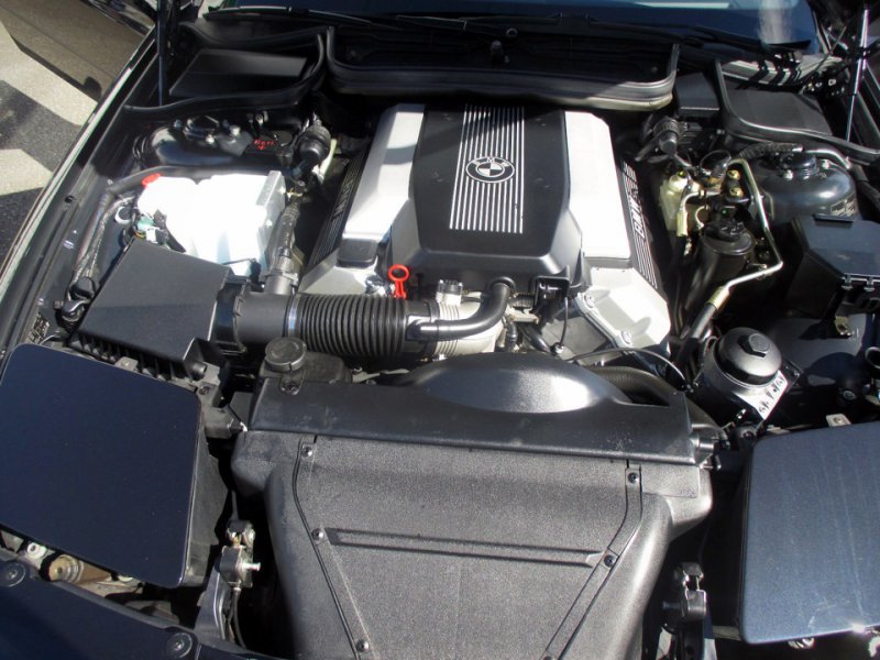 С середины 1995 года на 840 модификации начали устанавливать двигатель M62B44 заместо M60B40. Здесь не исключение).