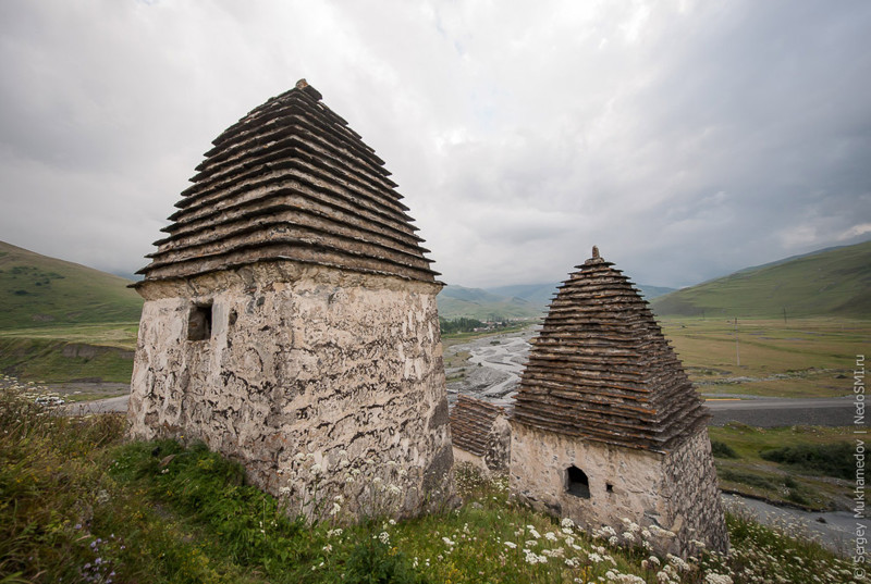 Северная Осетия, селение Даргавс. Википедия загадочно немногословна. Достоверной информации о самом крупном некрополе Кавказа нет ни у кого.