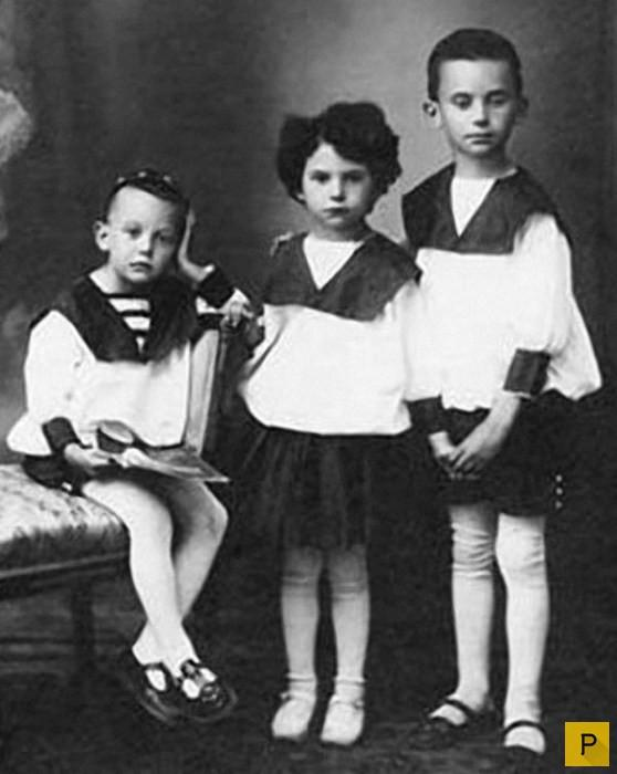 Леонид Гайдай с сестрой Августой и братом Александром
