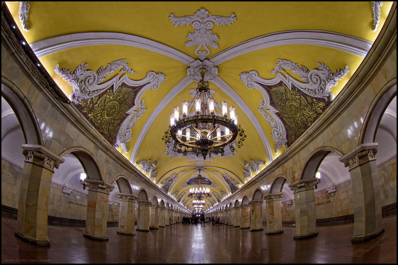 москва метро станция комсомольская