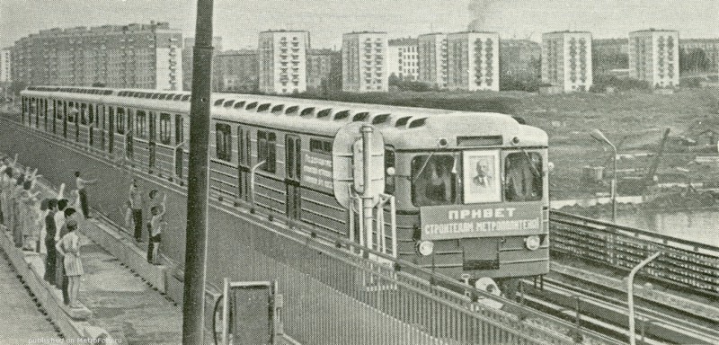 В 1969 году открылся участок от станции «Автозаводская» через Нагатинскую пойму, по Нагатинскому метромосту, через музей-заповедник Коломенское, до станции «Каховская». 