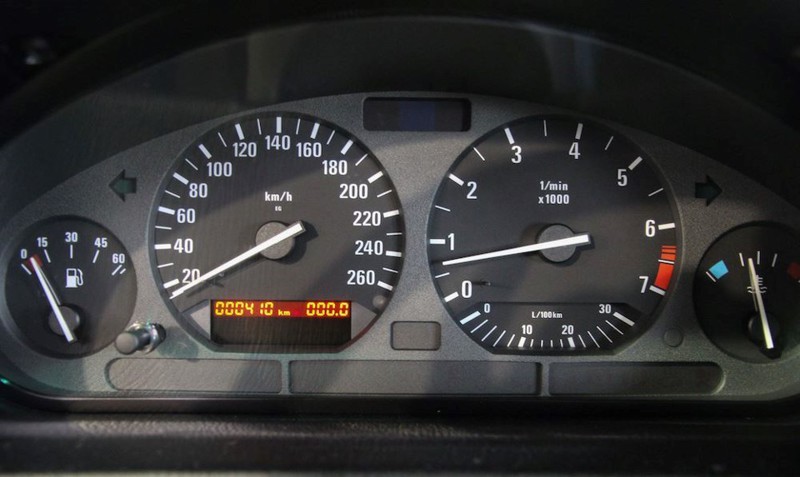 Капсула времени: BMW 320i E36 1995-го года с пробегом 410 км