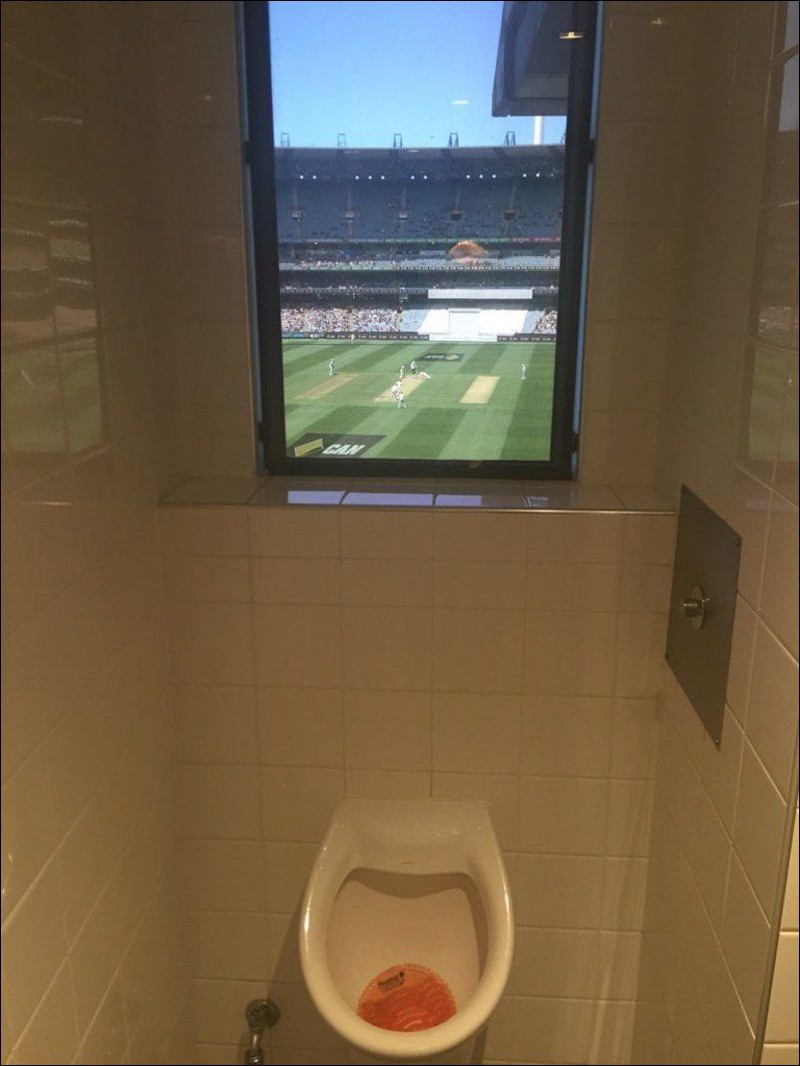 4. Туалет на стадионе Мельбурна.
