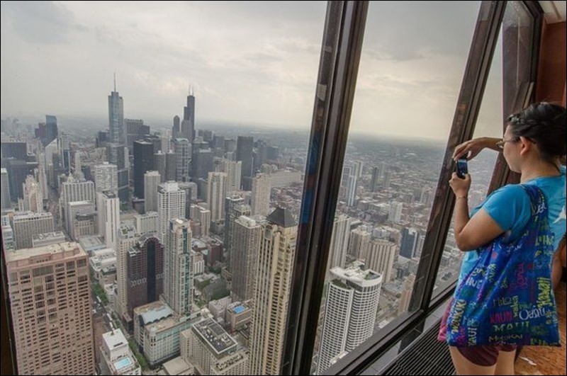 6. Дамская комната в небоскребе Джона Хэнкока в Чикаго.