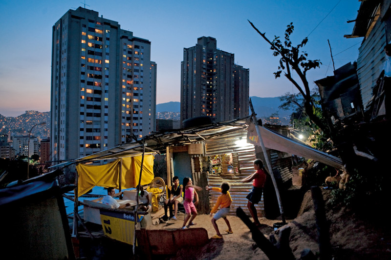 Соседство бедноты и среднего класса (Каракас)