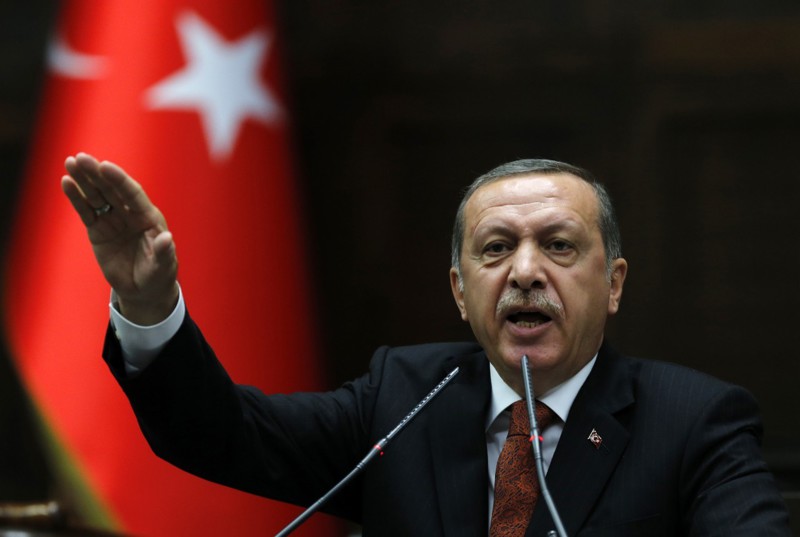 Эрдоган воюет сразу на три фронта