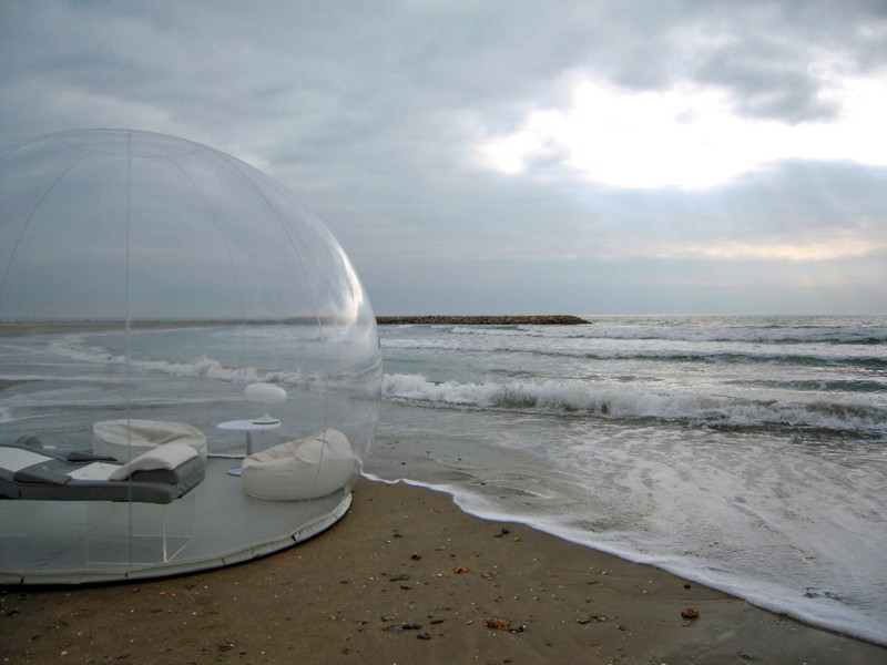Под открытым небом: любители романтики теперь могут спать в прозрачных пузырях