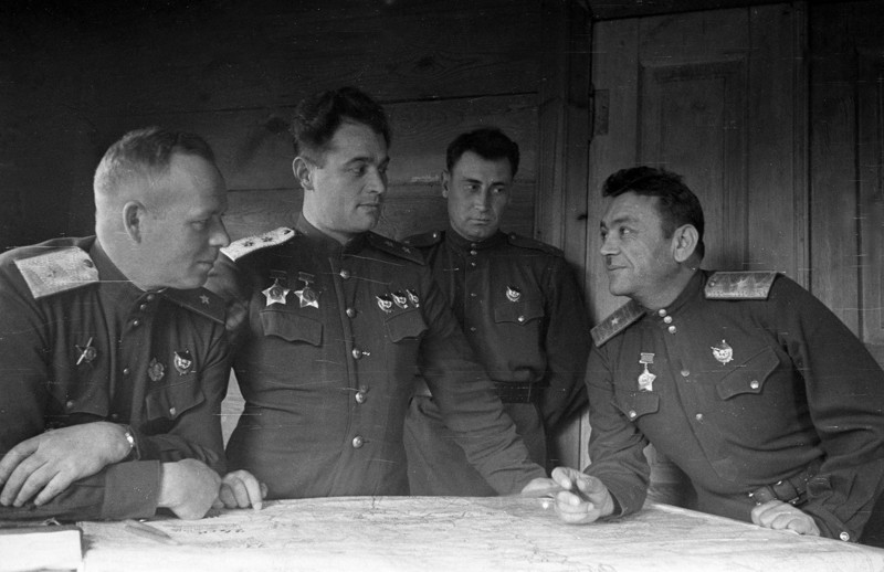 19. Руководители операции по форсированию Днепра. Октябрь 1943 года