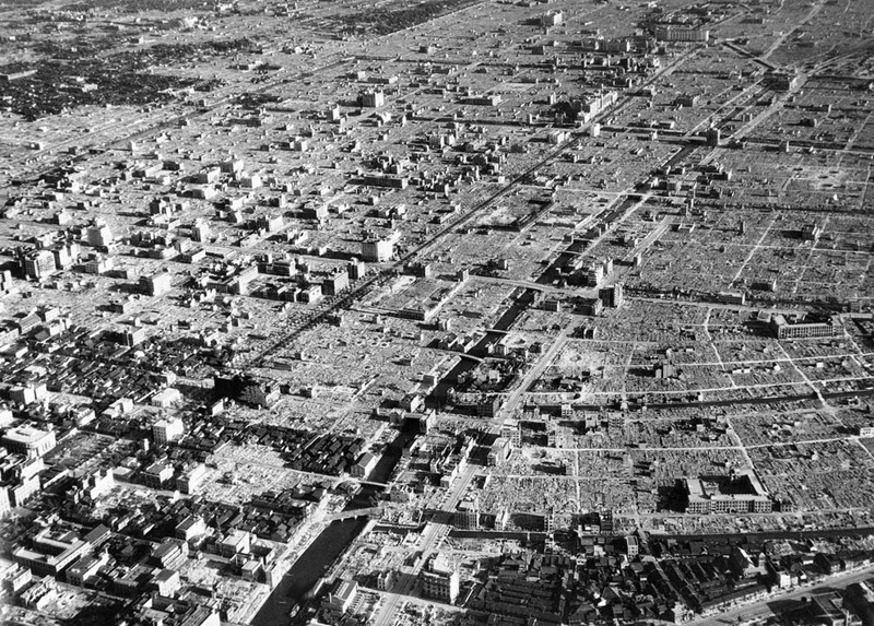 88. Токио в руинах. Снимок сделан 10 сентября 1945-го года, уже после войны