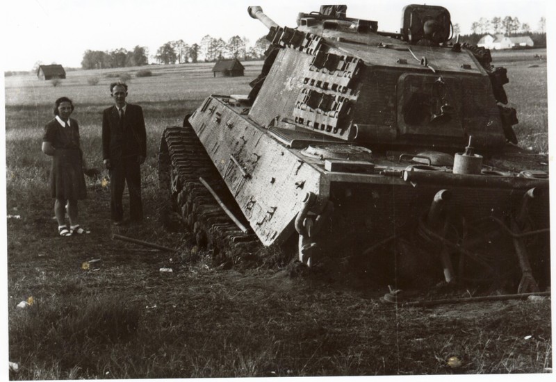 94. "Королевский Тигр", застрявший в чешском поле