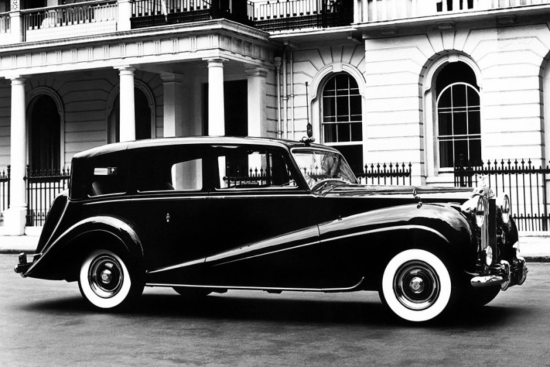 Вспоминаем все поколения Rolls-Royce Phantom за 90 лет