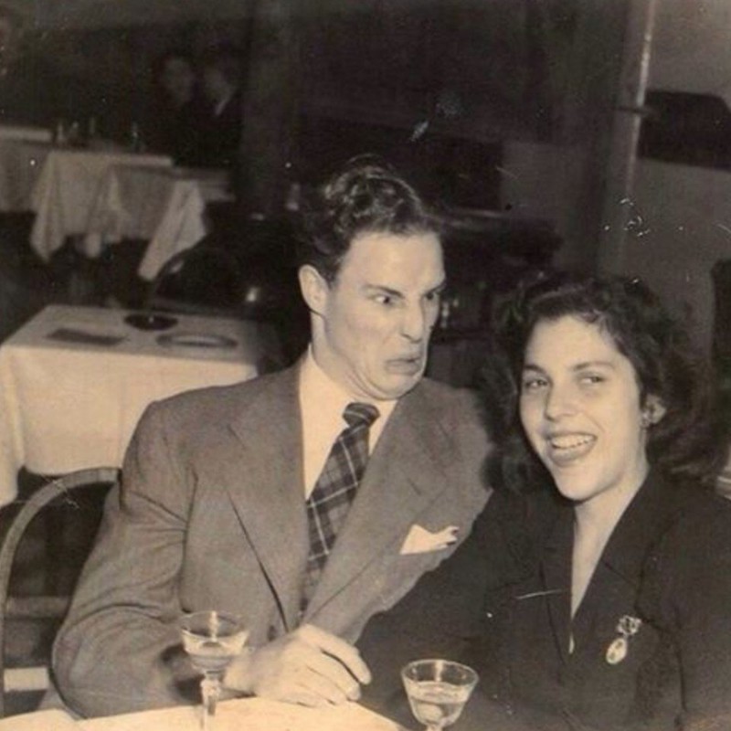 Марлон Брандо со своей девушкой Эллен Адлер