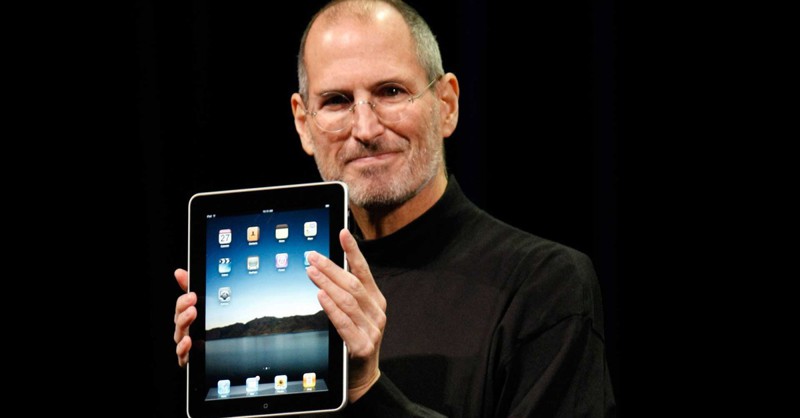 2011 — Стив Джобс представил новый Ipad 2 