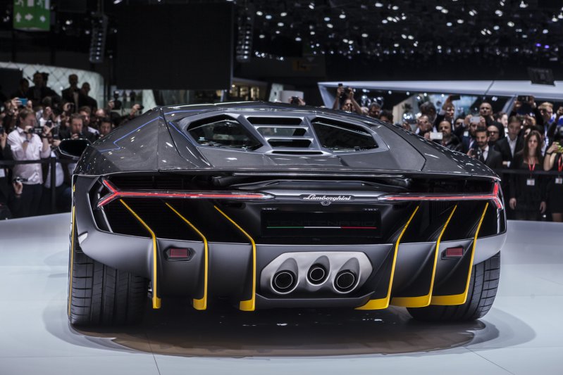 Lamborghini представила новый суперкар Centenario LP770-4