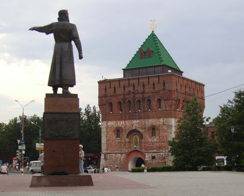 14. Пройдя Покровку - выйти на площадь, где Минин и Пожарский собирали народное ополчение