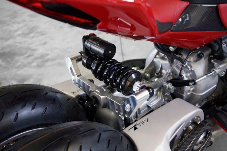 Безумный мотоцикл Lazareth с мотором Maserati V8