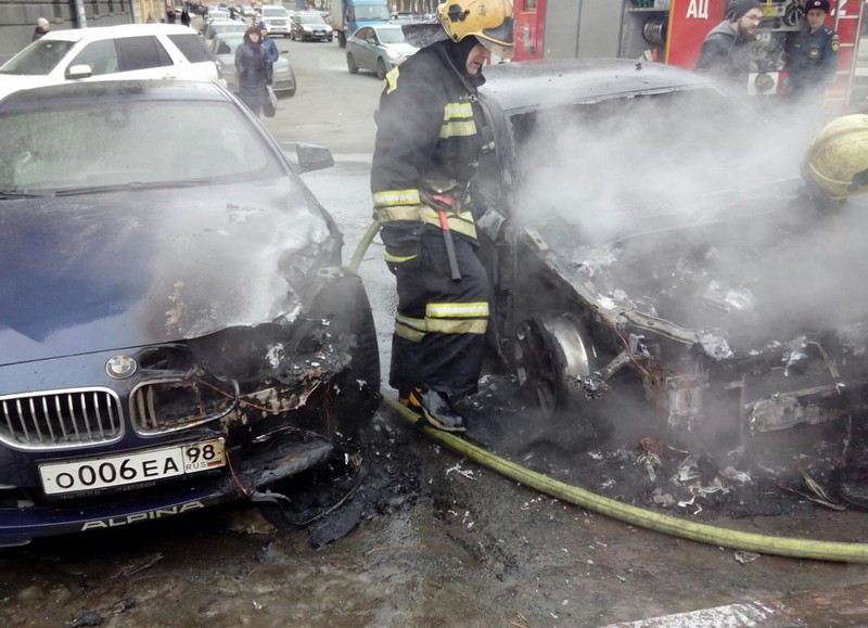 В Петербурге сгорела BMW Alpina жены Сергея Шнурова