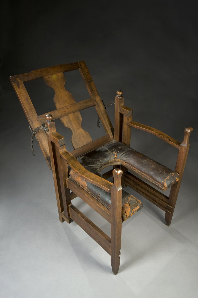 20. Европейское родовое кресло, использовавшееся до 1800-х годов