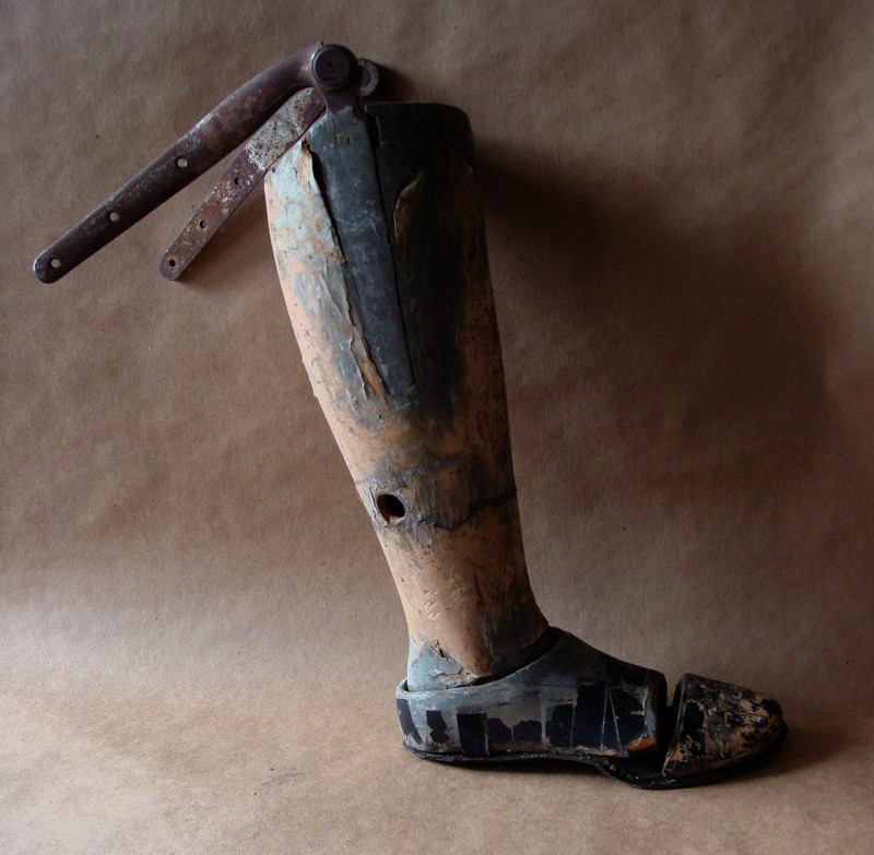 12. Античный протез ноги