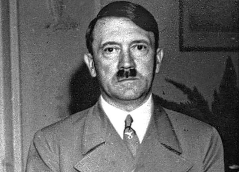 9. Адольф Гитлер