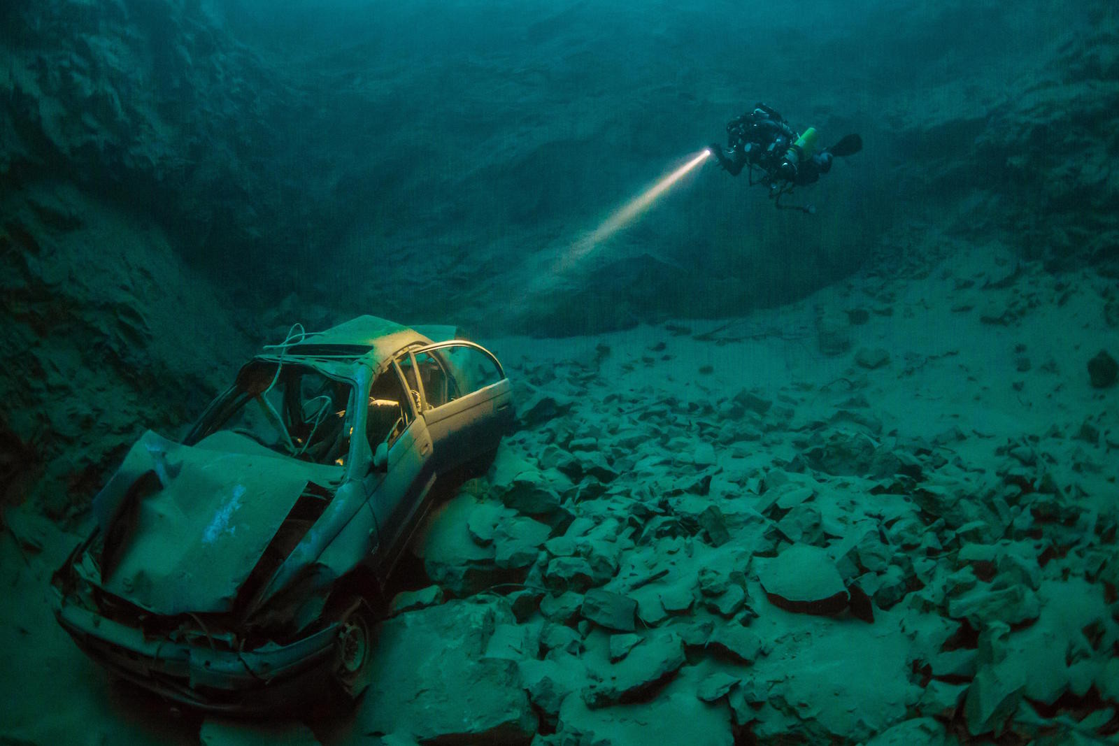 Затонувший автомобиль около Чепстоу, Уэльс. Моря и океаны, интересное, подводный мир