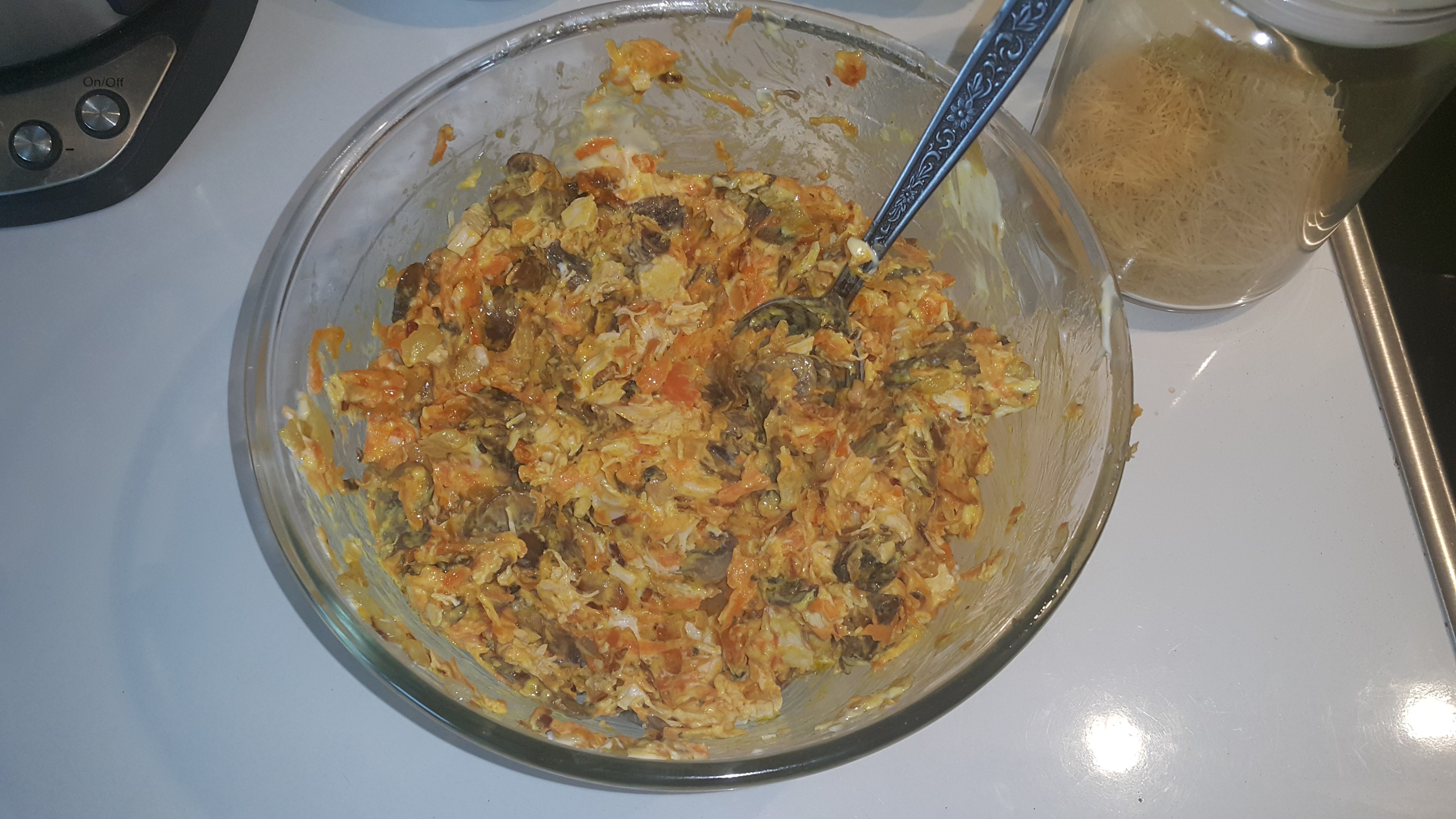 Обжорка с курицей и грибами корейской морковкой