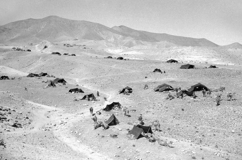 Стоянка кочевников возле горного перевала Латабанд в Афганистане, 8 октября 1949 года. 