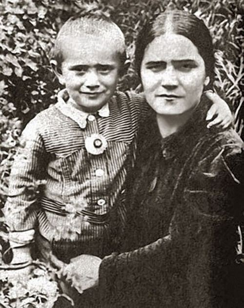 Армен Джигарханян с мамой Еленой Васильевной