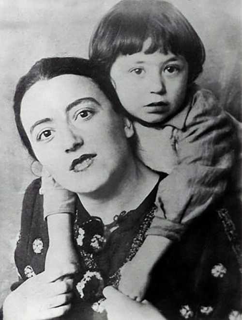 Вахтанг Кикабидзе с мамой Мананой Константиновной Багратиони