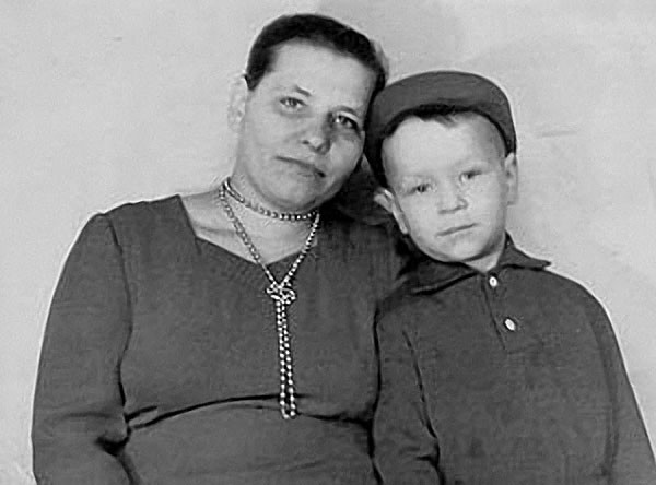 Валерий Кипелов с мамой