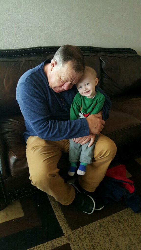 Дедушка и малыш