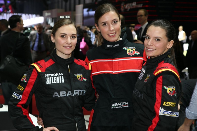 Девушки Женевского автосалона 2016 года