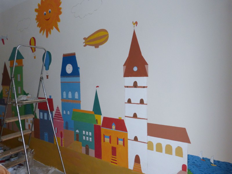 Роспись детской комнаты водоэмульсионными красками. Подарок родителей ребенку на день рождения! 