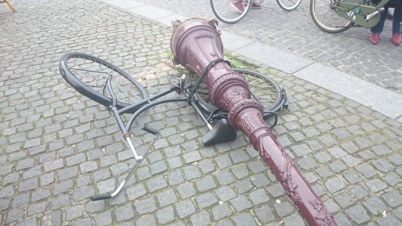 Кто-то пытался украсть велосипед