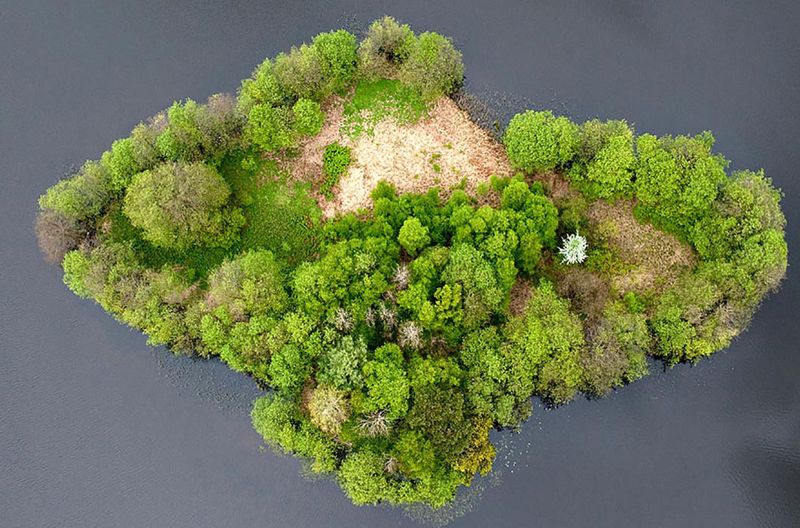 Озерный островок в Польше.  