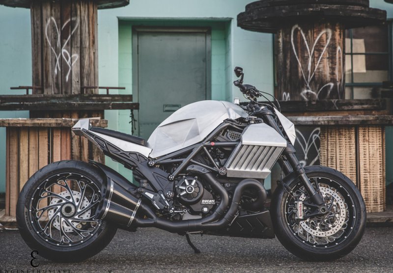 Ducati Diavel "украшенный" алюминиевыми листами