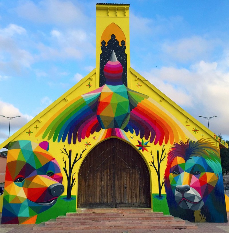 Уличный художник украсил яркими граффити стены заброшенной церкви в Марокко 