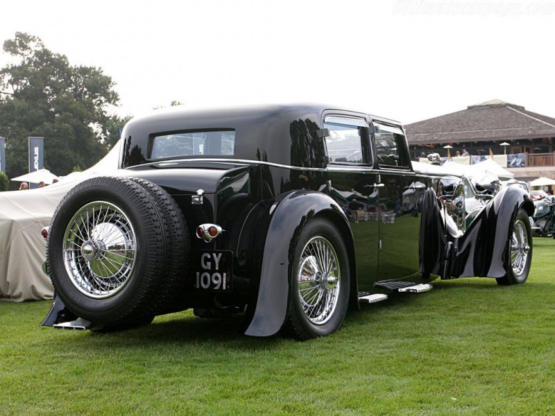 В 1933 году концерн BSA купил Lanchester Motor Company и сделал её дочерней компанией Daimler. 