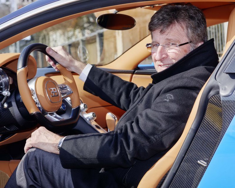 Часы стиле новейшего суперкара Bugatti Chiron