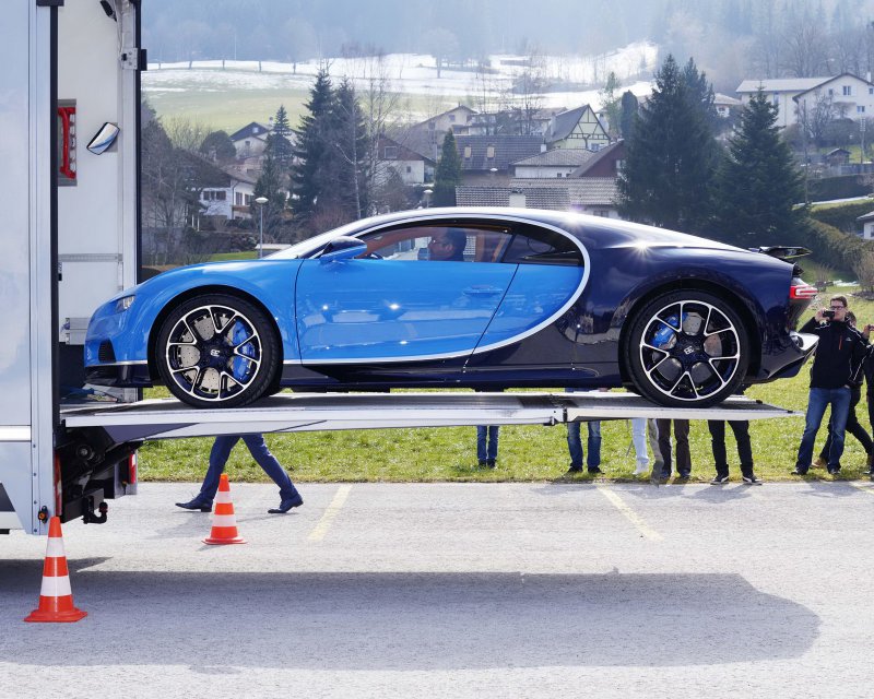 Часы стиле новейшего суперкара Bugatti Chiron