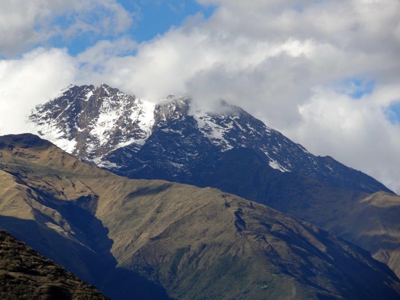 Помимо Тихого океана в Перу есть горы - Анды.