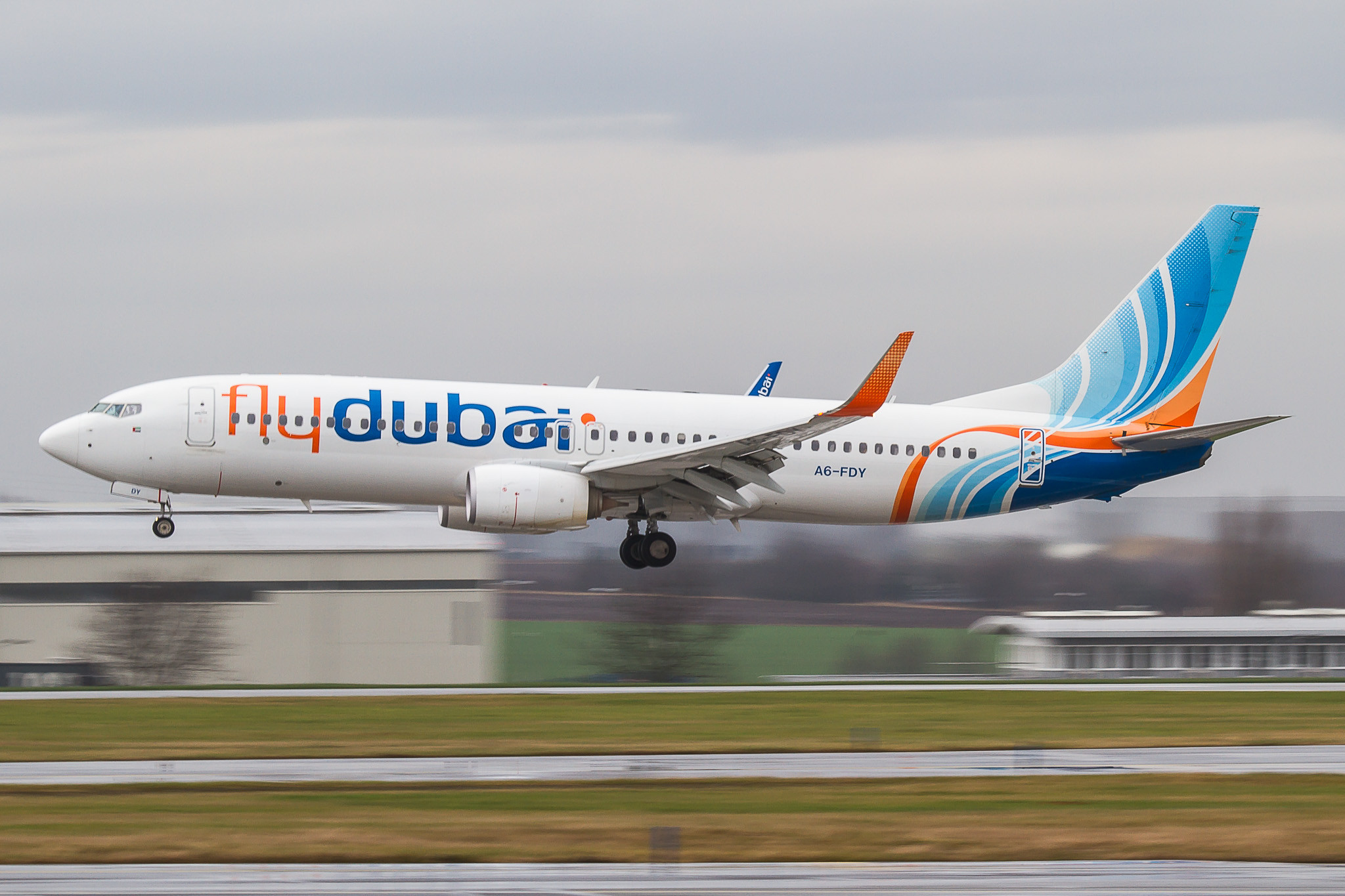 Fly dubai. Боинг 737-800 flydubai. Боинг 737 flydubai. Боинг 737-800 Флайдубай. Боинг 737 Флай Дубай.