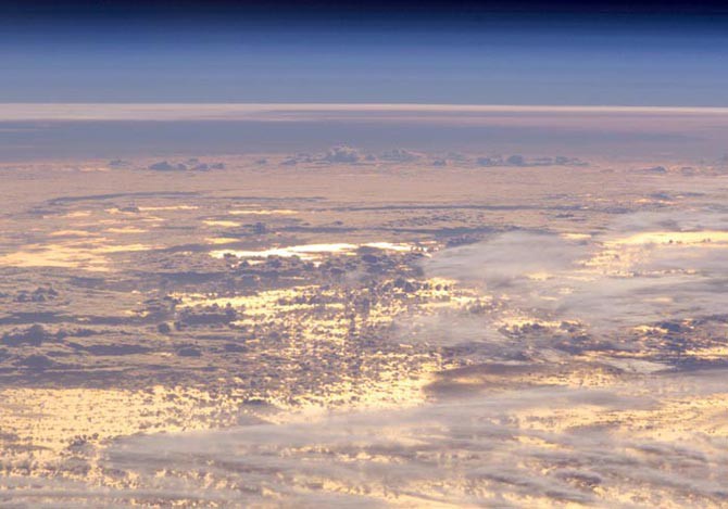 Облака. Вид с из космоса  