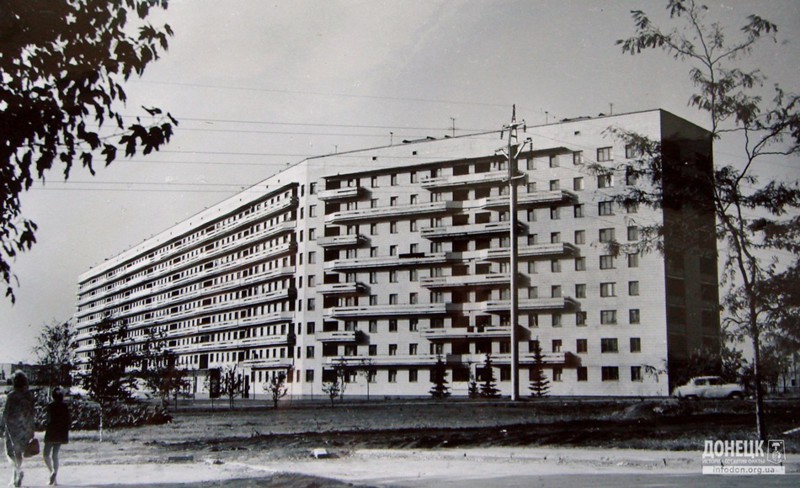 В 1970-х годах в СССР чуть ли не единственным архитектурным элементом, благодаря которому здания хоть чем-то отличались от «кирпича», были балконы.