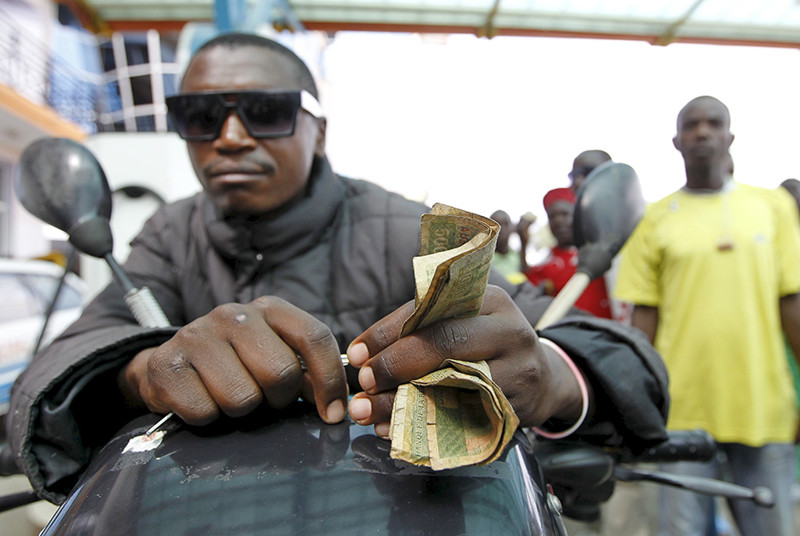 Национальная валюта — бурундийский франк, он равен примерно 0.0006 доллара.